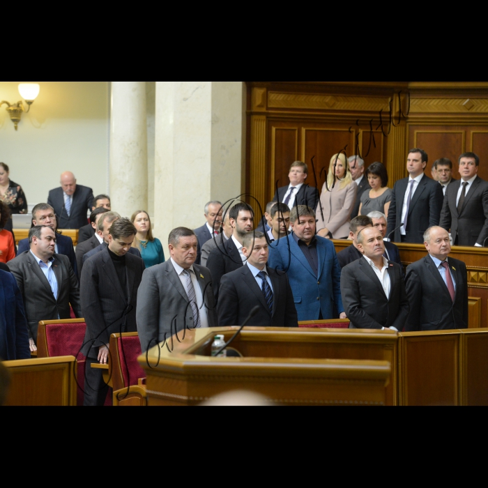 Пленарне засідання Верховної Ради.
Хвилина мовчання за загиблими на шахті імені Засядька.