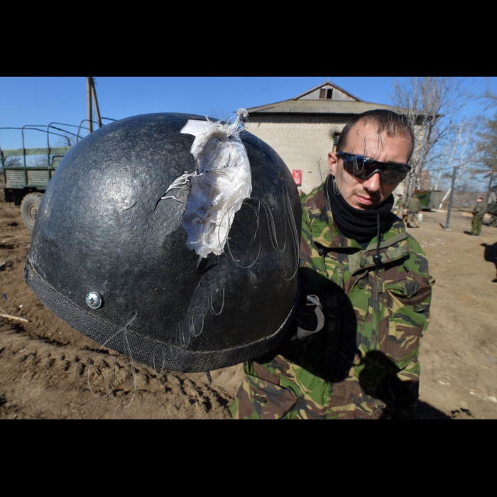 Донецька область. Село Луганське поблизу Дебальцевого. 
9-та рота 3-го батальйону 30-ї бригади.
Цей кевларовий шолом врятував життя нашому солдату.