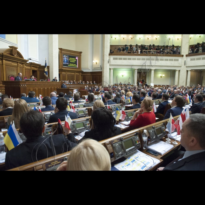 Президент Республіки Польща Броніслав Коморовський виступив на пленарному засіданні Верховної Ради України, яке проходило за участю Президента України Петра Порошенка, Прем’єр-міністра України Арсенія Яценюка, членів Кабінету міністрів, дружин Президентів.