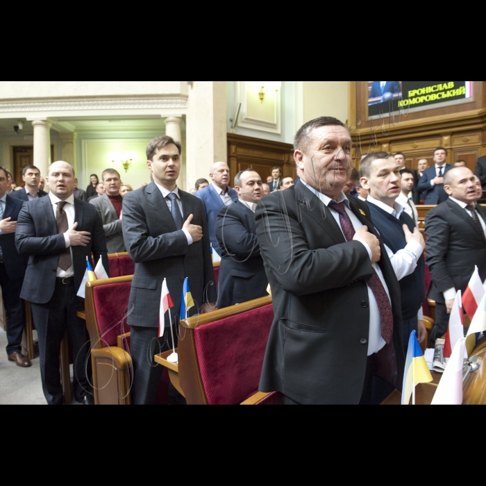 Президент Республіки Польща Броніслав Коморовський виступив на пленарному засіданні Верховної Ради України, яке проходило за участю Президента України Петра Порошенка, Прем’єр-міністра України Арсенія Яценюка, членів Кабінету міністрів, дружин Президентів.