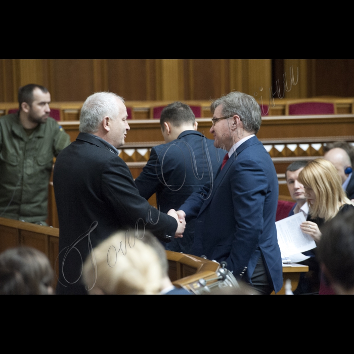 Пленарне засідання ВР. Година запитань до Уряду.
Степан Кубів, і Григорій Немиря.