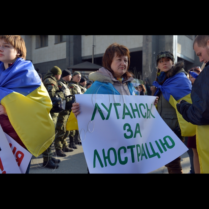 Активісти ВО «Свобода» спільно з іншими активістами – учасниками Революції гідності пікетували Конституційний суд України з метою не допустити реваншу «регіоналів» і захистити закон про люстрацію.