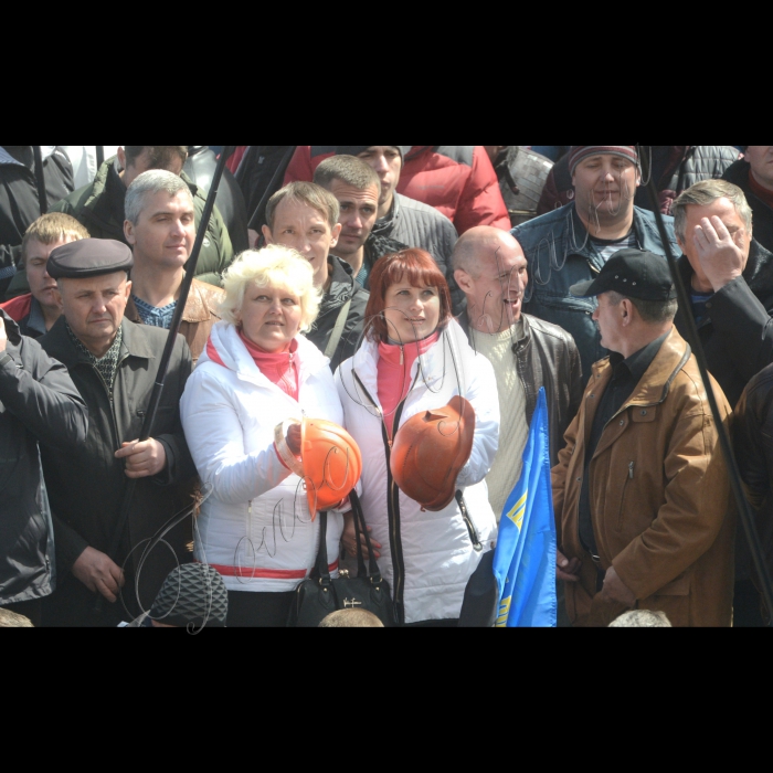 Мітинг шахтарів з різних регіонів України біля ВР з вимогами не дозволити знищити вугільну галузь.