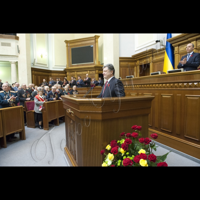 08 травня 2015  відбулося урочисте засідання ВР, України присвячене 70-ій річниці Перемоги над нацизмом в Європі, місцю і ролі Українського народу у Другій Світовій війні під головуванням Першого заступника Голови ВР України Андрія Парубія.
На засіданні були присутні Генеральний Секретар ООН Пан Гі Мун, Президенти України попередніх років, Прем’єр-міністр України Арсеній Яценюк та члени уряду, Генеральний Прокурор України Віктор Шокін, ветерани ВВВ та АТО, представники релігійних і громадських організацій.