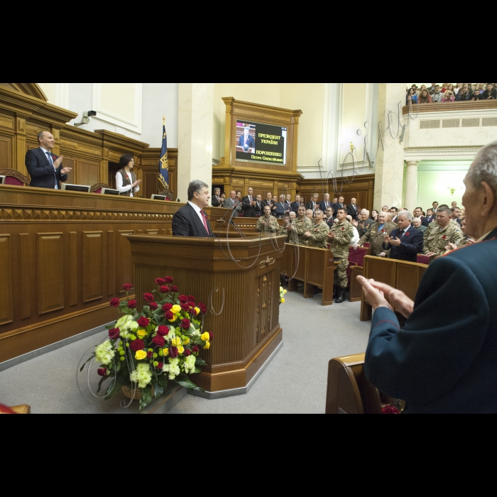 08 травня 2015  відбулося урочисте засідання ВР, України присвячене 70-ій річниці Перемоги над нацизмом в Європі, місцю і ролі Українського народу у Другій Світовій війні під головуванням Першого заступника Голови ВР України Андрія Парубія.
На засіданні були присутні Генеральний Секретар ООН Пан Гі Мун, Президенти України попередніх років, Прем’єр-міністр України Арсеній Яценюк та члени уряду, Генеральний Прокурор України Віктор Шокін, ветерани ВВВ та АТО, представники релігійних і громадських організацій.