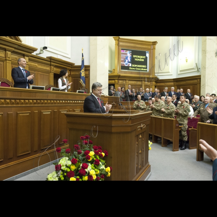 08 травня 2015  відбулося урочисте засідання ВР, України присвячене 70-ій річниці Перемоги над нацизмом в Європі, місцю і ролі Українського народу у Другій Світовій війні під головуванням Першого заступника Голови ВР України Андрія Парубія.
На засіданні були присутні Генеральний Секретар ООН Пан Гі Мун, Президенти України попередніх років, Прем’єр-міністр України Арсеній Яценюк та члени уряду, Генеральний Прокурор України Віктор Шокін, ветерани ВВВ та АТО, представники релігійних і громадських організацій.