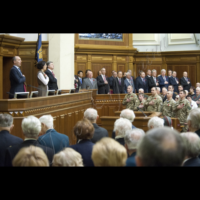 08 травня 2015  відбулося урочисте засідання ВР, України присвячене 70-ій річниці Перемоги над нацизмом в Європі, місцю і ролі Українського народу у Другій Світовій війні під головуванням Першого заступника Голови ВР України Андрія Парубія.
На засіданні були присутні Генеральний Секретар ООН Пан Гі Мун, Президенти України попередніх років, Прем’єр-міністр України Арсеній Яценюк та члени уряду, Генеральний Прокурор України Віктор Шокін, ветерани ВВВ та АТО, представники релігійних і громадських організацій.