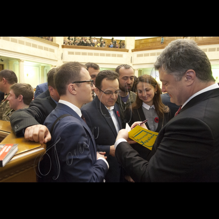 08 травня 2015  відбулося урочисте засідання ВР, України присвячене 70-ій річниці Перемоги над нацизмом в Європі, місцю і ролі Українського народу у Другій Світовій війні під головуванням Першого заступника Голови ВР України Андрія Парубія.
На засіданні були присутні Генеральний Секретар ООН Пан Гі Мун, Президенти України попередніх років, Прем’єр-міністр України Арсеній Яценюк та члени уряду, Генеральний Прокурор України Віктор Шокін, ветерани ВВВ та АТО, представники релігійних і громадських організацій. Березюк, Кишкар, Гопко, Порошенко