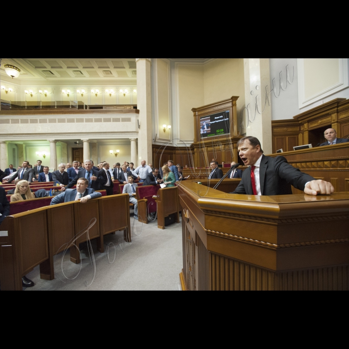 14 травня 2015
Пленарне засідання ВР.
На трибуні Олег Ляшко