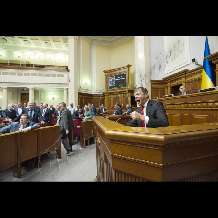 14 травня 2015
Пленарне засідання ВР.
 На трибуні Олег Ляшко