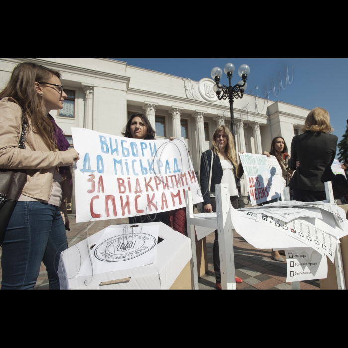 19 травня 2015 Площа перед ВР. Активісти реанімаційне пакету Реформ демонструють , хто прийде до влади в результаті місцевих виборів, якщо депутати Верховної Ради України не проголосують за новий Закон про місцеві вибори. Активісти покажуть громадськості та ЗМІ опечатані урни з бюлетенями з потенційними результатами місцевих виборів: корупціонери, сепаратисти , гречкосії , місцеві феодали можуть посилити свій вплив на місцеві ради , у разі якщо жовтневе волевиявлення відбудеться за старими правилами.