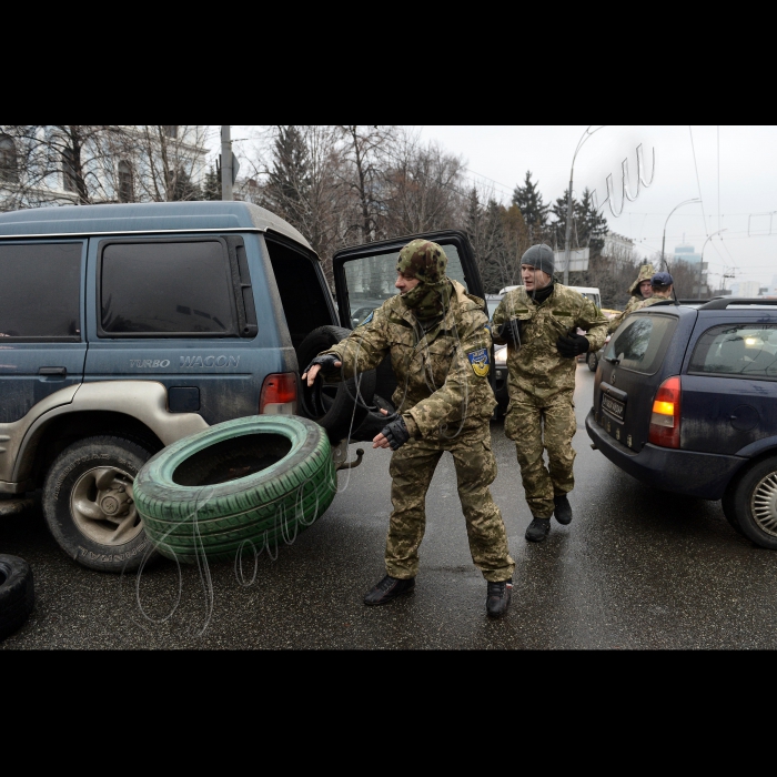  30 січня 2015
Київ. Відбулося пікетування Міністерства оборони України 24-м батальйоном територіальної оборони «Айдар» з вимогою скасування директиви,  яка призведе до розформування батальйону “Айдар”, що, в свою чергу, означатиме його фактичне знищення.
