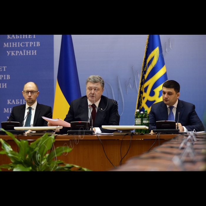 11 лютого 2015
Під головуванням прем’єр-міністра України Арсенія Яценюка, за участю  президента України  Петра Порошенка та Голови  Верховної Ради України Володимира Гройсмана  відбулось розширене засідання Уряду за участю голів обласних державних адміністрацій
