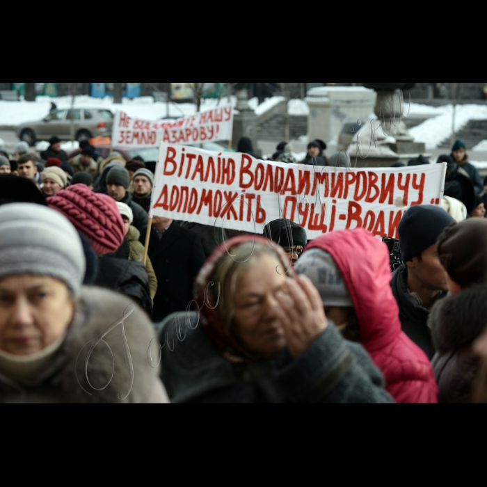 11 лютого 2015
Біля КМДА відбулась акція протесту працівників та пенсіонерів Агрокомбінату «Пуща-Водиця» за участі ветеранів АТО -- проти розкрадання земель підприємства.
