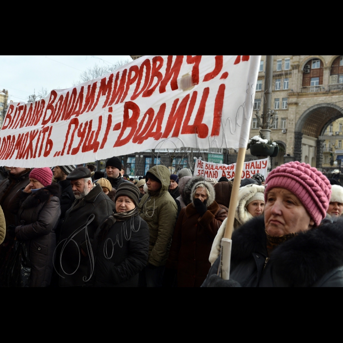 11 лютого 2015
Біля КМДА відбулась акція протесту працівників та пенсіонерів Агрокомбінату «Пуща-Водиця» за участі ветеранів АТО -- проти розкрадання земель підприємства.
