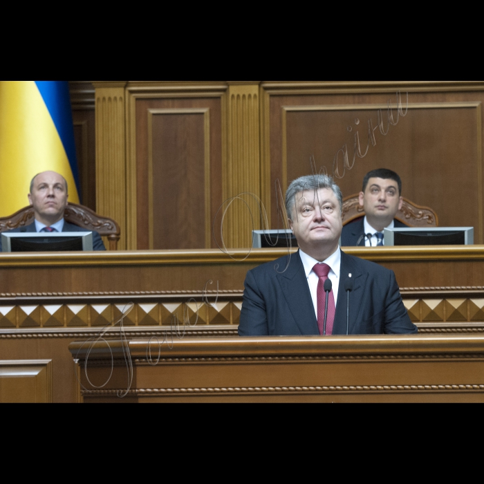 04 червня 2015

Президент України Петро Порошенко виступив у парламенті із щорічним Посланням до Верховної Ради про внутрішнє і зовнішнє становище України.