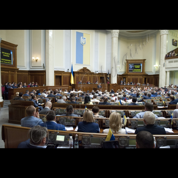 04 червня 2015

Президент України Петро Порошенко виступив у парламенті із щорічним Посланням до Верховної Ради про внутрішнє і зовнішнє становище України.