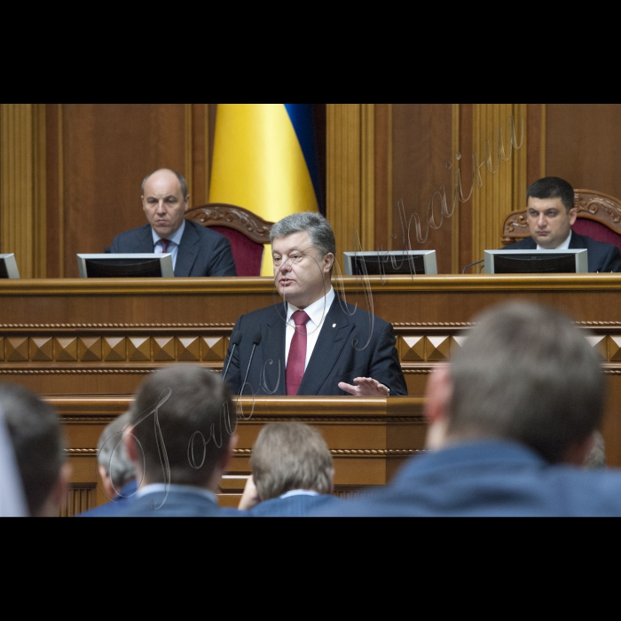 04 червня 2015

Президент України Петро Порошенко виступив у парламенті із щорічним Посланням до Верховної Ради про внутрішнє і зовнішнє становище України.