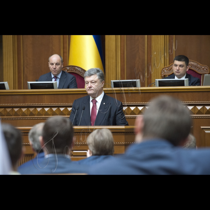 04 червня 2015

Президент України Петро Порошенко виступив у парламенті із щорічним Посланням до Верховної Ради про внутрішнє і зовнішнє становище України.