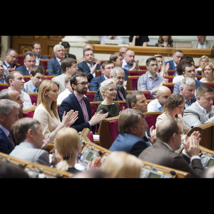 04 червня 2015

Президент України Петро Порошенко виступив у парламенті із щорічним Посланням до Верховної Ради про внутрішнє і зовнішнє становище України.