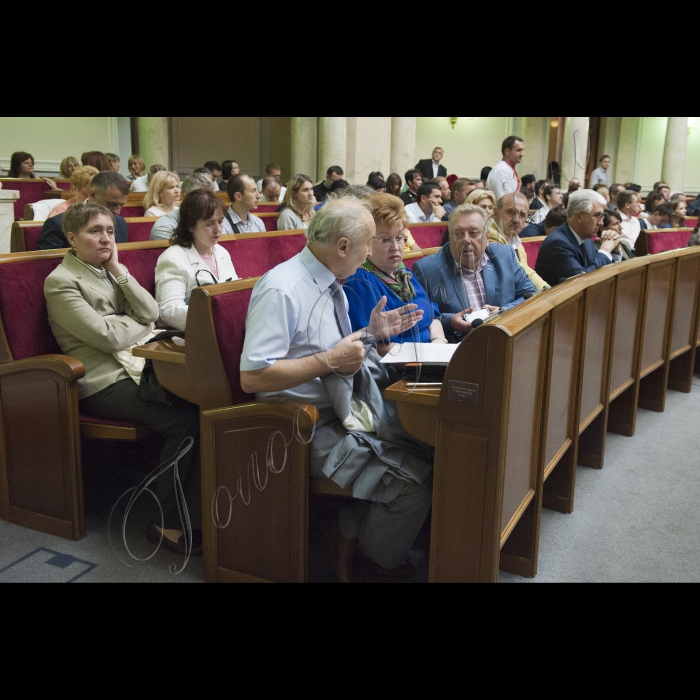 17 червня 2015

Парламентські слухання на тему: «Сімейна політика України - цілі та завдання».

Вів засідання Перший заступник Голови ВР України Андрій Парубій.