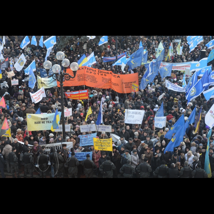 23 грудня 2014. Під будівлею Верховної Ради в Києві відбувся цілий ряд мітингів у зв'язку з розглядом бюджету-2015.