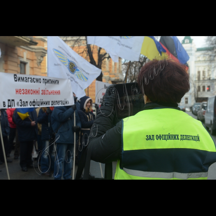 23 грудня 2014. Біля АПУ відбулася акція протесту співробітників ДП «Зал офіційних делегацій», за підтримки  Профспілки «Асоціація льотного складу цивільної авіації України» (ПАЛС ЦА України) Вимоги: Припинити незаконну реорганізацію в ДП «ЗОД»; Припинити незаконні звільнення працівників ДП «ЗОД»; Негайно усунути керівництво ДП «ЗОД» від управління підприємством та розпочати кримінальне провадження щодо його протиправних дій.