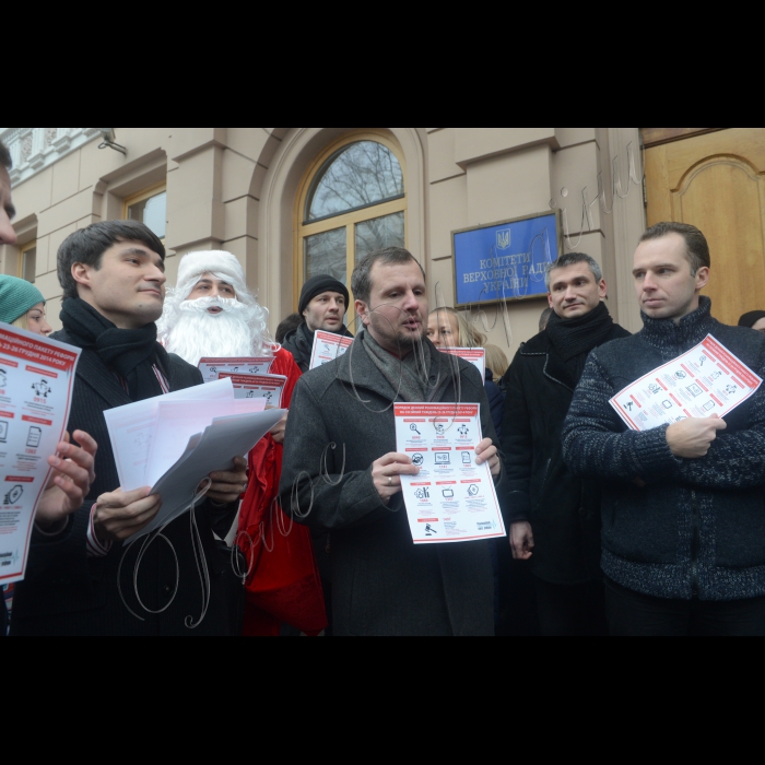 22 грудня 2014. Біля комітетів  Верховної Ради  України  відбулася акція «Олігархи мусять заплатити!». Мета акції – внесення у порядок денний пакету Антиолігархічних законопроектів, які додатково поповнять Державний бюджет на 100 мільярдів гривень. Це законопроекти №1492 щодо скасування податкових пільг олігархам, №1493 щодо підвищення ставки плати за користування надрами, №1491 щодо виплати дивідендів та кворуму загальних зборів акціонерних товариств, №1127 щодо уточнення деяких положень, що регулюють порядок здійснення державних закупівель