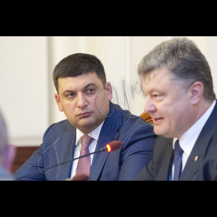 Президент України Петро Порошенко взяв участь у засіданні Конституційної комісії під головуванням Голови ВР України Володимира Гройсмана.