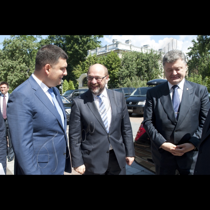 Президент Європейського Парламенту Мартін Шульц виступив у Верховній Раді України. На засіданні був присутній Президеднт України Петро Порошенко, Прем’єр-міністр України Арсеній Яценюк, члени Кабінету міністрів.
На виконання домовленостей, досягнутих 24 лютого ц.р. у Брюсселі під час попередньої зустрічі керівників двох парламентів, у рамках візиту М.Шульца підписано Меморандум про взаєморозуміння між Верховною Радою України та Європейським Парламентом про спільні рамки парламентської підтримки та підвищення інституційної спроможності.
