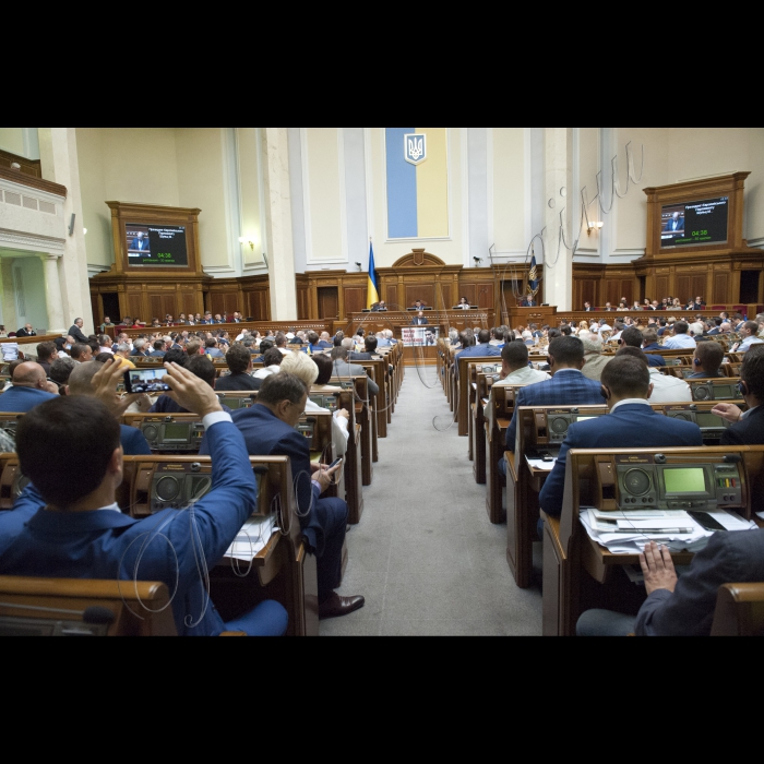 Президент Європейського Парламенту Мартін Шульц виступив у Верховній Раді України. На засіданні був присутній Президеднт України Петро Порошенко, Прем’єр-міністр України Арсеній Яценюк, члени Кабінету міністрів.
На виконання домовленостей, досягнутих 24 лютого ц.р. у Брюсселі під час попередньої зустрічі керівників двох парламентів, у рамках візиту М.Шульца підписано Меморандум про взаєморозуміння між Верховною Радою України та Європейським Парламентом про спільні рамки парламентської підтримки та підвищення інституційної спроможності.
