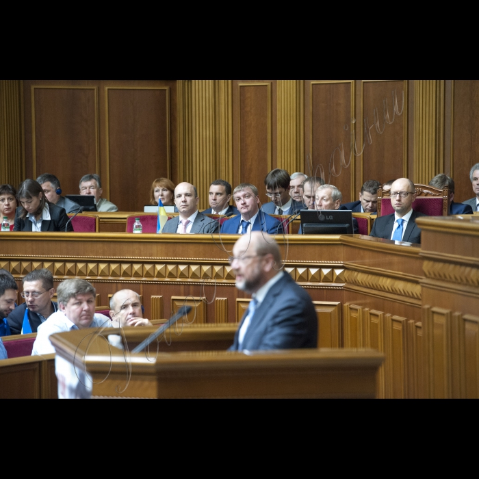 Президент Європейського Парламенту Мартін Шульц виступив у Верховній Раді України. На засіданні був присутній Президеднт України Петро Порошенко, Прем’єр-міністр України Арсеній Яценюк, члени Кабінету міністрів.
На виконання домовленостей, досягнутих 24 лютого ц.р. у Брюсселі під час попередньої зустрічі керівників двох парламентів, у рамках візиту М.Шульца підписано Меморандум про взаєморозуміння між Верховною Радою України та Європейським Парламентом про спільні рамки парламентської підтримки та підвищення інституційної спроможності.
