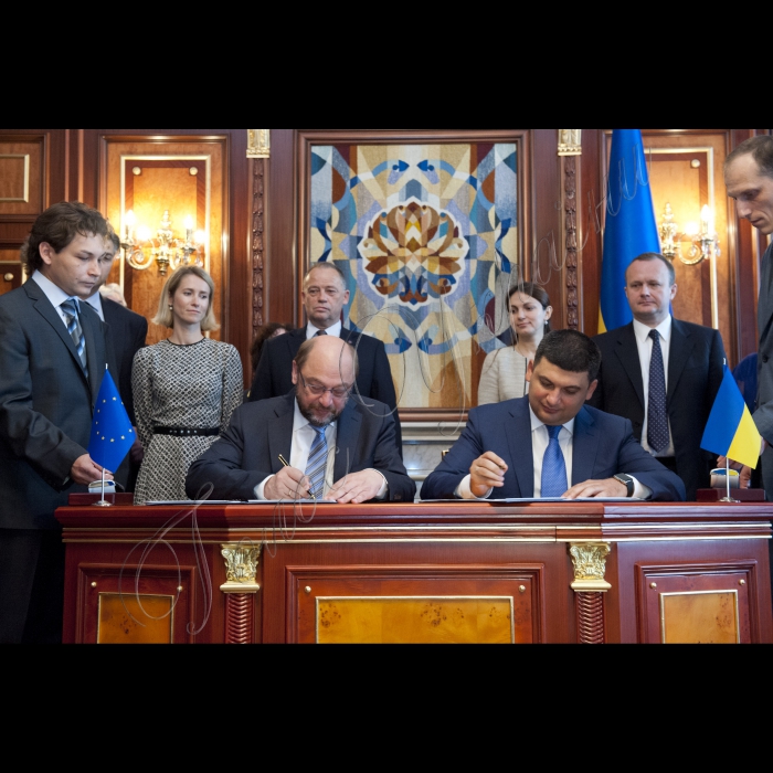 Президент Європейського Парламенту Мартін Шульц виступив у Верховній Раді України. На засіданні був присутній Президеднт України Петро Порошенко, Прем’єр-міністр України Арсеній Яценюк, члени Кабінету міністрів.
На виконання домовленостей, досягнутих 24 лютого ц.р. у Брюсселі під час попередньої зустрічі керівників двох парламентів, у рамках візиту М.Шульца підписано Меморандум про взаєморозуміння між Верховною Радою України та Європейським Парламентом про спільні рамки парламентської підтримки та підвищення інституційної спроможності.
