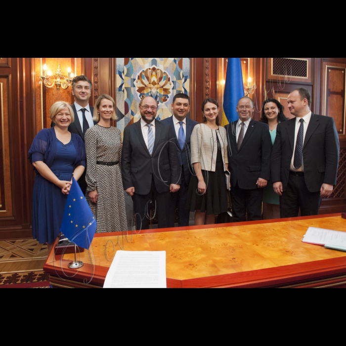 Президент Європейського Парламенту Мартін Шульц виступив у Верховній Раді України. На засіданні був присутній Президеднт України Петро Порошенко, Прем’єр-міністр України Арсеній Яценюк, члени Кабінету міністрів.
На виконання домовленостей, досягнутих 24 лютого ц.р. у Брюсселі під час попередньої зустрічі керівників двох парламентів, у рамках візиту М.Шульца підписано Меморандум про взаєморозуміння між Верховною Радою України та Європейським Парламентом про спільні рамки парламентської підтримки та підвищення інституційної спроможності.
