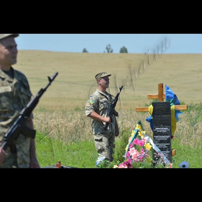 5 липня 2015 року

Донецька область,  У Слов'янську відсвяткували річницю з дня визволення міста від російсько-терористичних сил. Рік тому, 5 липня 2014 року, незаконні збройні формування під командуванням громадянина Росії Ігоря Гіркіна (