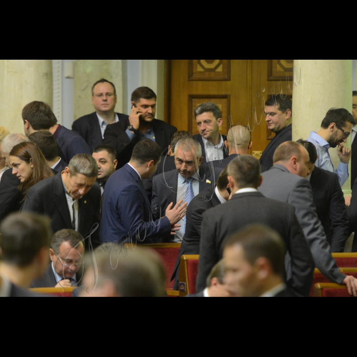 4 грудня 2014. Пленарне засідання (сесія) Парламенту, Верховної Ради України, вечірнє засідання. Верховна Рада 249 голосами прийняла за основу та в цілому проект постанови про обрання голів, перших заступників, заступників голів, секретарів, членів комітетів Верховної Ради України восьмого скликання (реєстр. 1009) з урахуванням поправок та внесених пропозицій.