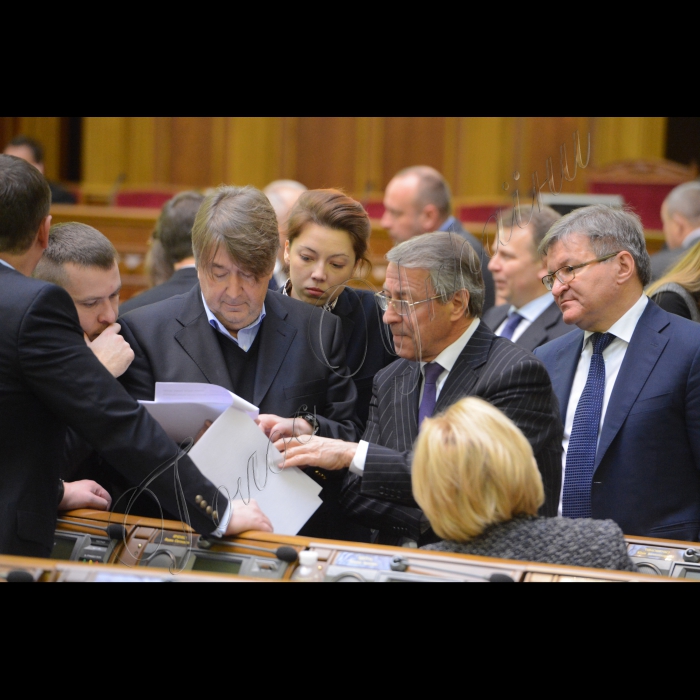 4 грудня 2014.Пленарне засідання (сесія) Парламенту, Верховної Ради України. В.Гройсман оголосив про створення у Верховній Раді кількох міжфракційних об'єднань: 