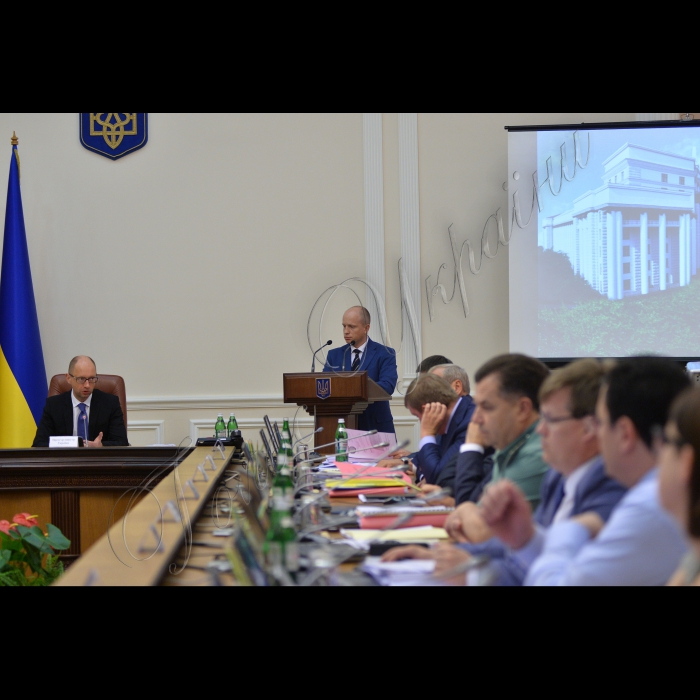 Під головуванням прем’єр-міністра України Арсенія Яценюка відбулось засідання Кабміну-Уряду
доповідає заступник Міністра інфраструктури України Юрій Васьков