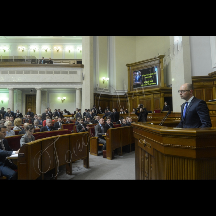 Пленарне засідання (сесія) Парламенту, Верховної Ради України, вечірнє засідання. 288 голосами в цілому прийнято проект постанови про формування складу Кабінету Міністрів України. Також 347 голосами прийнято проект постанови про призначення Степана Полторака на посаду Міністра оборони. Всі новопризначені члени уряду підписали текст присяги.  Яценюк