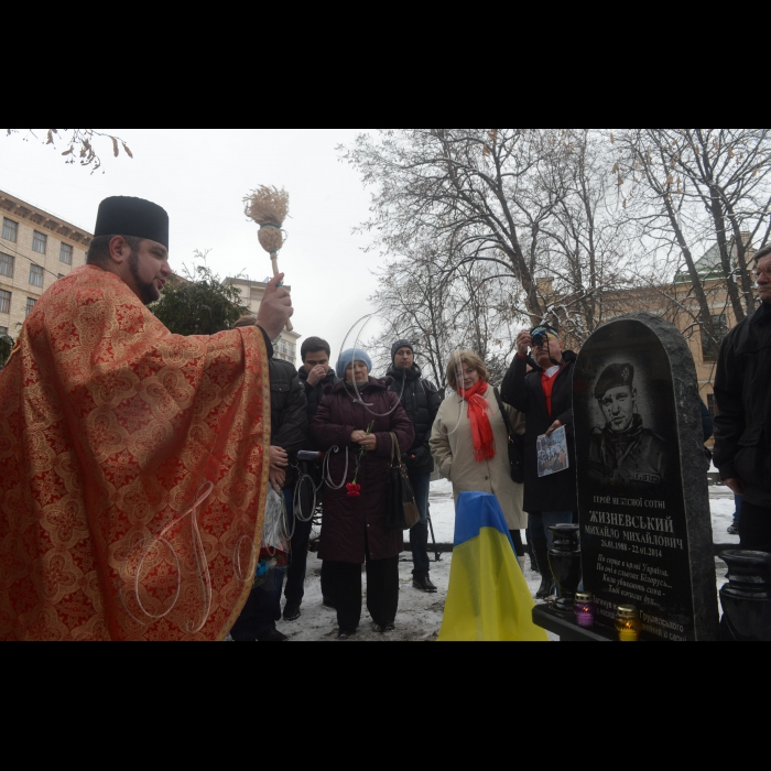 26 листопада 2014. На вулиці Грушевського, 1 відбулося відкриття меморіалу Герою Небесної Сотні, білорусу Михайлу Жизневському. З нагоди заходу із Білорусії до України спеціально приїхали батьки Героя та білоруські активісти.