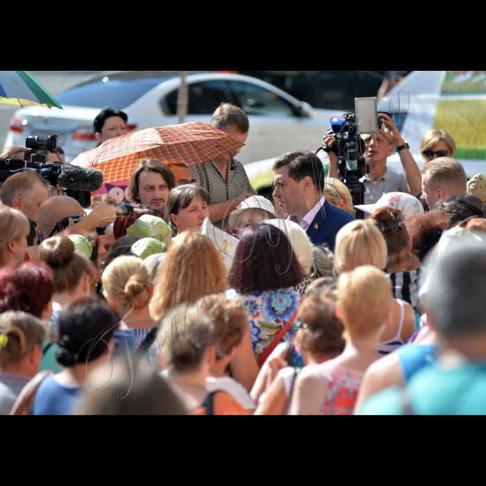 23 липня 2015. Біля Київради відбувся  мітинг мешканців житлових масивів Русанівка, Лівобережний, Микільська  Слобідка та Березняки проти  затвердження Київрадою Детального  плану території в межах пр. Возз`єднання, залізниці, пр. Броварського, Русанівського каналу у Дніпровському р-ні м. Києва. Організатори: Ініціативна група мешканців по внесенню змін до проекту ДПТ, ОСН “КМ “Русанівка”, ГК “Русанівський-1” та КБЕІГ “Русанівський-2”, ГК