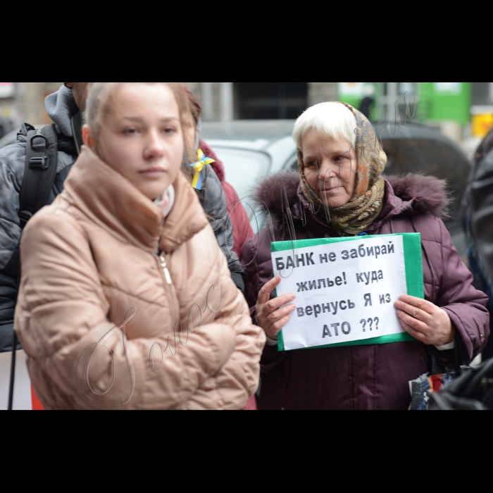 17 листопада 2014. Біля НБУ відбувся довгостроковий мітинг «Банківський бунт-повстання рабів». Організатори:  Рух Громадський Контроль банків, Рух Кредитний Майдан, ГО 