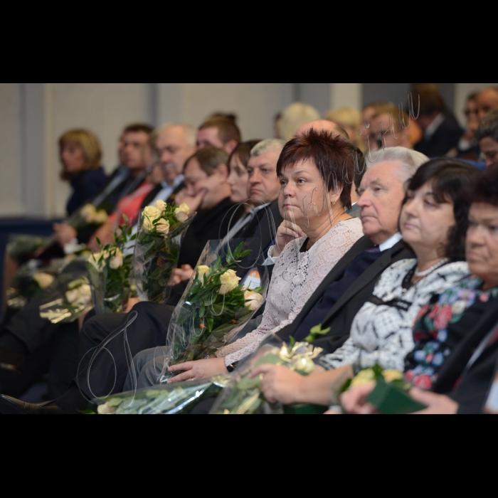 13 листопада 2014. В Києві, Українському домі розпочалися заходи, присвячені відзначенню Дня працівників сільського господарства. Зокрема, цього року з нагоди свята планується проведення Міжнародного конгресу «Аграрний Олімп». Конгрес відкриє міністр аграрної політики та продовольства України Ігор Швайка.

У центрі Лариса Ігнат директор ООО «Агропраймхолдинг» Одеська область