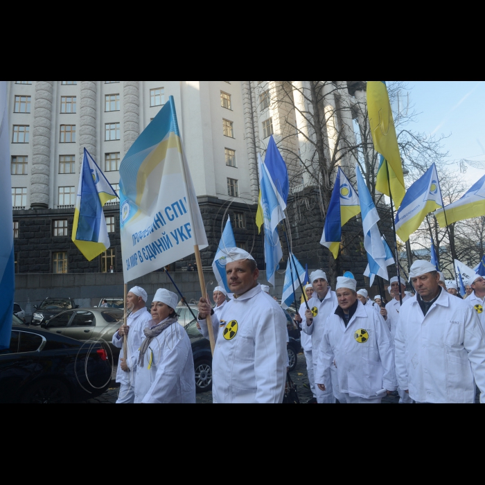 15 жовтня 2014. Київ, Всеукраїнська попереджувальна акція протесту профспілок- пікетування Уряду в рамках дій за гідну працю та боротьби з бідністю біля Кабміну.