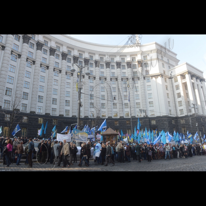 15 жовтня 2014. Київ, Всеукраїнська попереджувальна акція протесту профспілок- пікетування Уряду в рамках дій за гідну працю та боротьби з бідністю біля Кабміну.