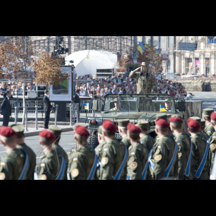 Голова ВР України Володимир Гройсман, Президент України Петро Порошенко з дружиною, дітьми Олександрою, Євгенією та Михайлом, Прем’єр-міністр України Арсеній Яценюк з дружиною, голова РНБО Олекснадр Турчинов, представники різних релігійних конфесій і організацій України взяли участь у святкуванні Дня Незалежності України