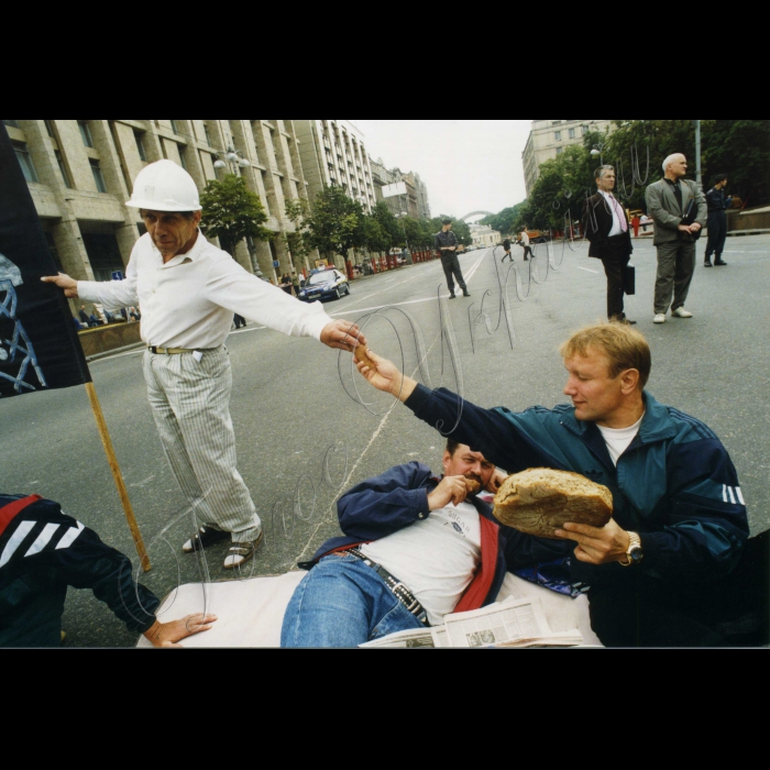 20.07.1999.
Пікети шахтарів