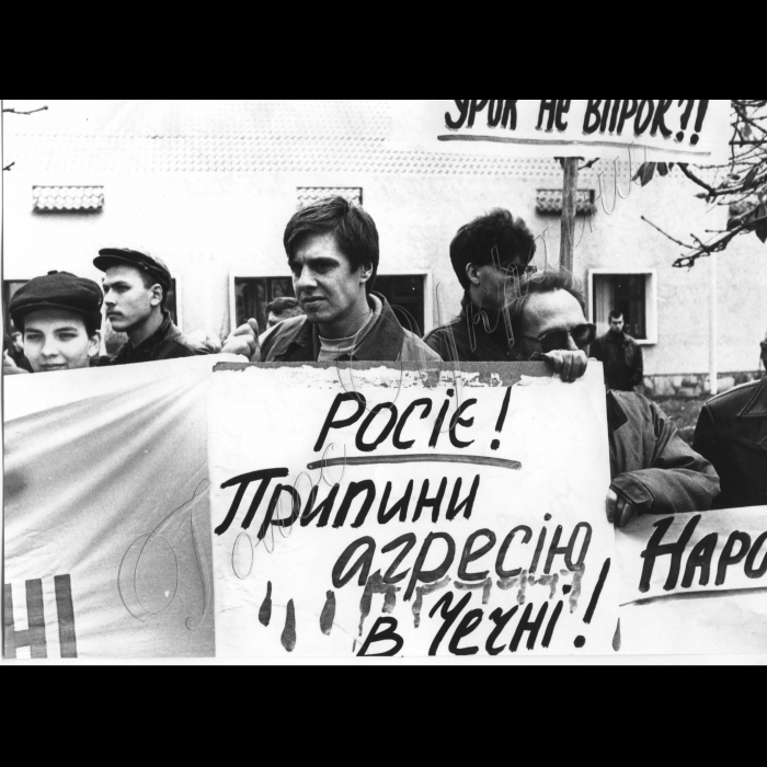 15.10.1999.
Пікети біля амбасади Росії у Києві на підтримку Ічкерії.