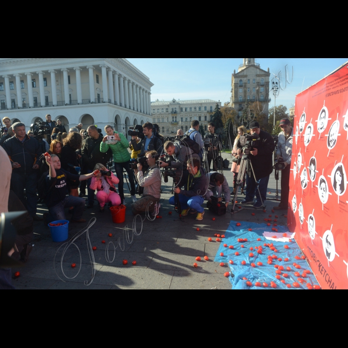 1 жовтня 2014. В Києві, на Майдані Незалежності відбулася акція,  під час якої громадські активісти встановлять дошку сорому із фотографіями кожного депутата, який провалив голосування за законопроект про створення Національного Антикорупційного Бюро в Україні. Активісти з антикорупційних організацій принесуть на акцію декілька відер з гнилими помідорами та закидають ними. Перед акцією відбудеться прес-брифінг, де активісти оприлюднять списки з іменами депутатів, які, попри саботаж початку антикорупційної реформи в Україні, опинилися у партійних списках провідних політичних сил або вирішили боротися за місце в парламенті у якості самовисуванців.