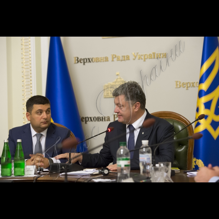 04 вересня 2015
Президент України Петро Порошенко взяв участь у засіданні Конституційної Комісії під головуванням Голови Верховної Ради України, Голови Конституційної комісії Володимира Гройсмана.